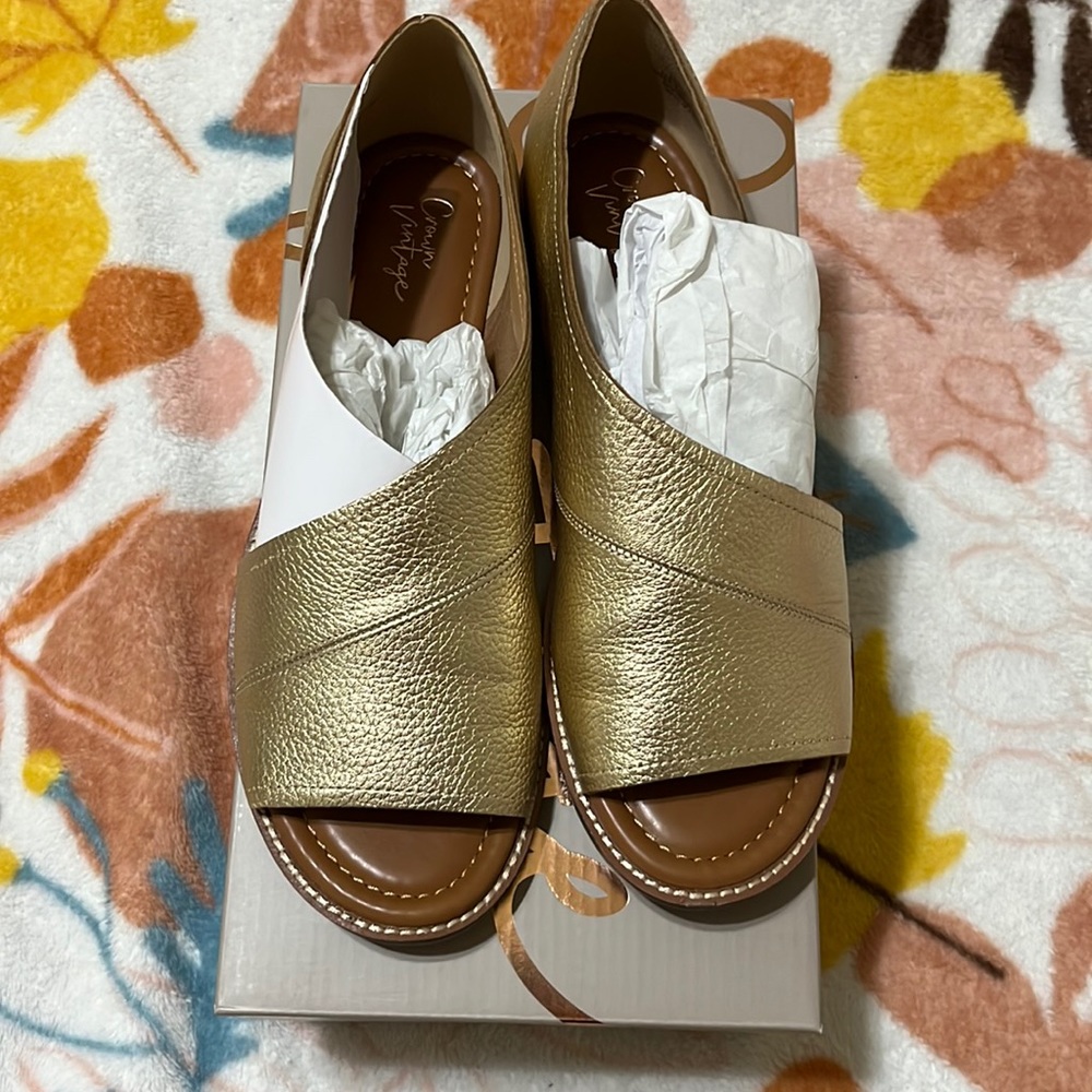 💞 Crown Vintage Slip on Flats Size 8 💞